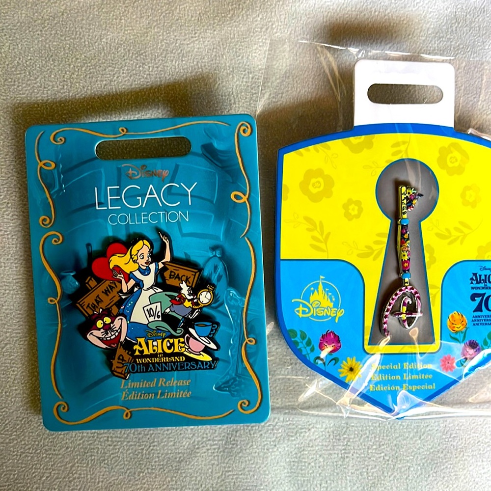 Alice in Wonderland 70th Anniversary Collectible Key Pin Special Edition bundle